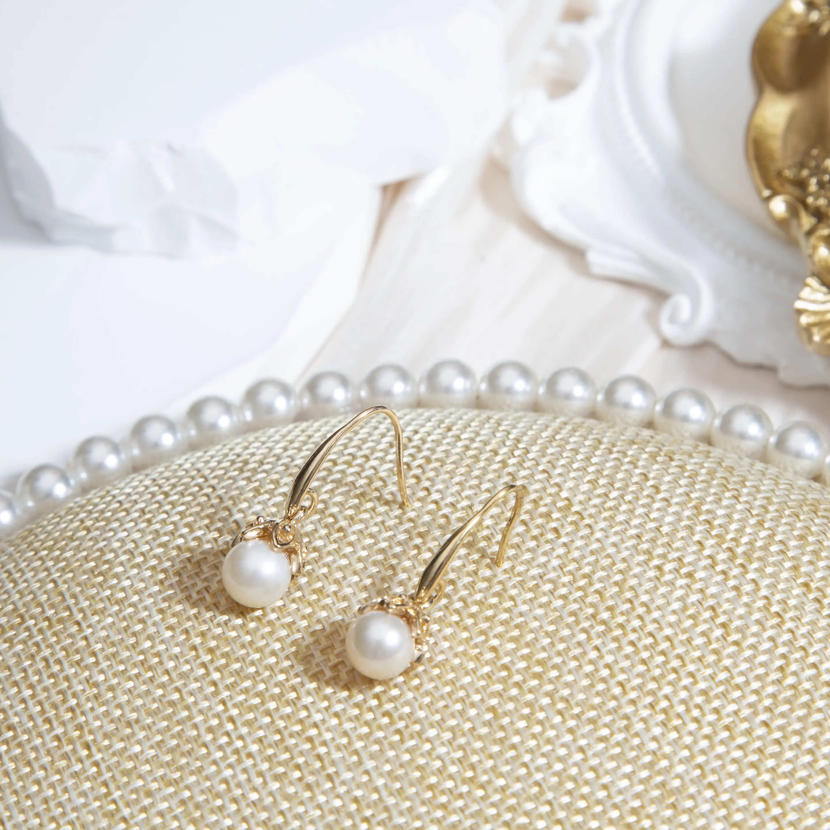 Pendientes de perlas de agua dulce chapados en oro para mujer, joyería de diseño, venta al por mayor