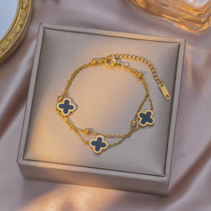 Pulsera de acero titanio sin decolorar para mujer, estilo lujo, trébol de cuatro hojas, doble capa, baño de oro, joyería de mano - Product Image 3