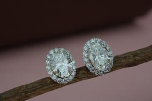 Boucles d'oreilles de luxe en diamant certifié IGI Boucles d'oreilles en diamant plaqué or blanc et rose Option tendance pour les fêtes de mariage et les cadeaux - Product Image 3