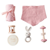 Ensemble de jouets pour bébé Kaiyue, serviette à bave personnalisée, cartes de développement pour bébé, anneau en bois, hochet, bain, photos de bébés, cadeau de naissance