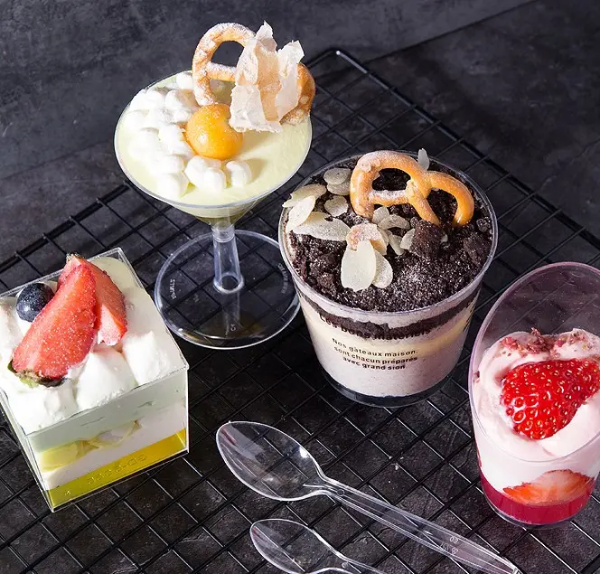 Plastic Mini Dessert Onregelmatige Vorm Hoge Zuiverheid Hoge Transparantie Ijsmousse Bekers