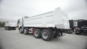 Camion lourd diesel Dongfeng Chenglong H7 8X4 neuf, très demandé en <span class=keywords><strong>Ukraine</strong></span>, Euro 5, conduite à gauche, certifié OTTC&ECE, moteur Yuchai 480 CV - Product Image 4