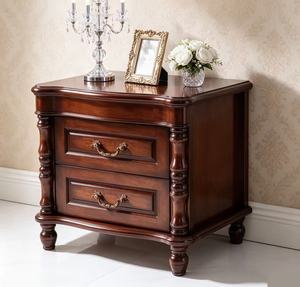 Mesita de Noche Clásica de Madera Maciza de Nogal Oscuro, con 2 Cajones Empotrados y Patas de Husillo Talladas, para Dormitorio Tradicional - Product Image 1