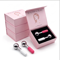 Boîte cadeau magnétique rose de luxe pour appareil de beauté, boîte en forme de livre avec insert EVA personnalisé pour le rangement et la présentation d'un masseur facial