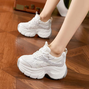 <span class=keywords><strong>Zapatillas</strong></span> deportivas casuales <span class=keywords><strong>de</strong></span> plataforma con suela gruesa y aumento interno <span class=keywords><strong>de</strong></span> 8 cm para mujer, estilo Daddy Shoes, nueva moda <span class=keywords><strong>de</strong></span> verano-otoño 2026, cómodas y con plataforma tipo muffin. - Product Image 3