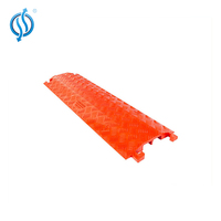 Rampe de câble en PVC jaune et noir de 1m pour les fêtes et événements.