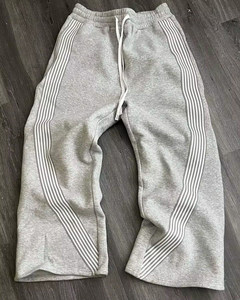 Pantalon de survêtement gris en coton pour homme, taille élastique avec cordon de serrage, rayures latérales, coupe décontractée oversize, idéal pour l'automne - Product Image 2