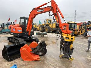 Miniexcavadora Usada DOOSAN DH55 de 5.5 Toneladas, de Bajo Ruido y Flexible, para Trabajos de Paisajismo y Movimiento de Tierras - Product Image 5