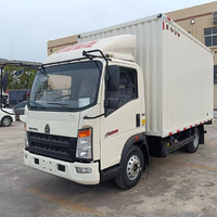 Camion chinois Howo 4x2 Cargo Box 3.5t 5t HOWO 18ft Dry Van Truck Diesel Van Cargo Truck à vendre