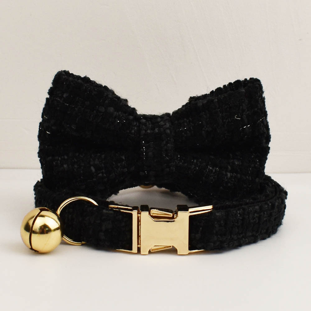 black collar+bow tie