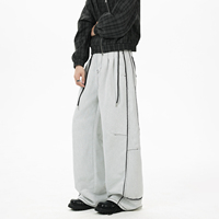 Jean ample pour homme en denim délavé clair, coupe droite, design patchwork gris et blanc, style rétro américain tendance