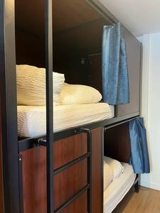 Lit d'usine de style japonais RW Lit moderne avec <span class=keywords><strong>capsule</strong></span> de couchage Lit à dosette Lit superposé en métal pour auberge de jeunesse et hôtel - Product Image 4