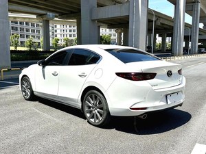 Mazda 3 Axela 2.0L Premium Auto Sedan Usata Scontata 2023 - Berlina Familiare Elegante a Basso Costo per l'Esportazione - Product Image 3