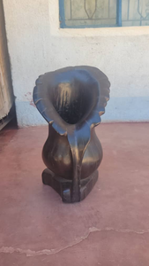 Figura Decorativa Artesanal de Madera Tallada con Motivos Étnicos Africanos para Decoración de Escritorio o Sala de Estar - Product Image 2