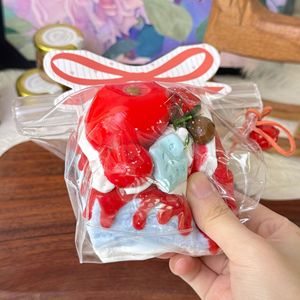 Jouet sensoriel à pincer en silicone de qualité alimentaire, en forme de gâteau carré au sel de mer et crème, pour la décompression et le jeu - Product Image 4