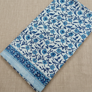 Mantel Cuadrado de Algodón Estampado Floral de Lujo Hecho a Mano de Primera Calidad, Diseño Clásico Azul y Blanco, Lavable, Ecológico, para Uso Doméstico - Product Image 3