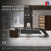 Grande table de bureau de direction avec profil flottant et plateau arrondi pour un espace de travail d'entreprise contemporain
