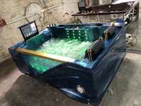 Baignoire intérieure en acrylique HG de haute qualité avec poignée avant dorée, deux appuie-têtes noirs et éclairage intérieur bleu pour projets