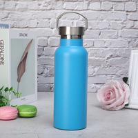 Bouteille d'eau isotherme en acier inoxydable bleu lac 750 ml, grande ouverture, pour le sport, le cyclisme, avec poignée métallique et bouchon, tasse de gym, tasse de voyage