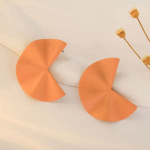 Venta Directa de Fábrica, Pendientes de Moda con Forma de Abanico Geométrico Coloridos, Unisex, de Aleación Metálica, Modernos - Product Image 3