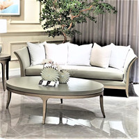 Mobilier de salon élégant et classique, cadre en bois doré, jambe fine à la main, table basse de style italien pour le thé central, petites tables d'appoint