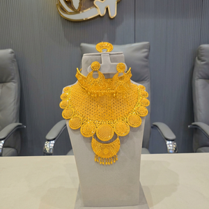 AWAIS HOUSE ชุดสร้อยคอ/กำไลข้อมือเพชรสำหรับผู้หญิง ของขวัญวันครบรอบแต่งงาน ชุดเครื่องประดับทองชุบ 6 กรัม - Product Image 1
