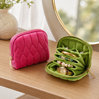 Pochette à bijoux portable en velours matelassé avec fermeture éclair, mini-organisateur de voyage pour bagues, bracelets et colliers, personnalisable avec logo