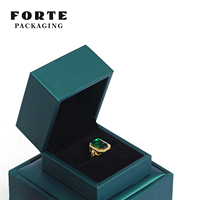 Boîte à bijoux carrée FORTE de luxe en cuir PU brossé bleu sarcelle, boîte à bagues à rabat, emballage de bijoux avec logo personnalisé