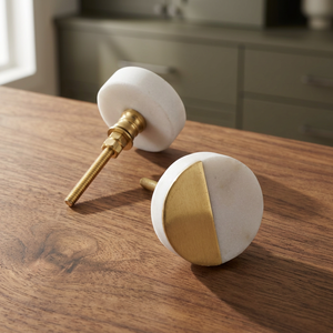Poignée de tiroir moderne ronde en marbre blanc avec incrustation en laiton pour meubles de cuisine, accessoires de décoration et décorations d'intérieur - Product Image 1
