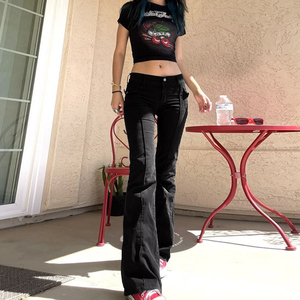 กางเกงยีนส์ทรงบานเอวกลางสีดำแบบมีซิปและกระเป๋า  สำหรับใส่ทำงานหรือลำลอง  เป็นมิตรกับสิ่งแวดล้อม  ใช้งานได้หลากหลาย  ดีไซน์เรียบง่าย - Product Image 2