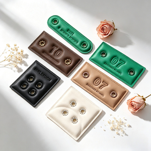 Etiqueta de cuero sintético con ojales al por mayor, parche de cuero PU con logotipo personalizado en relieve y ojales para ropa vaquera y bolsos de lona - Product Image 1