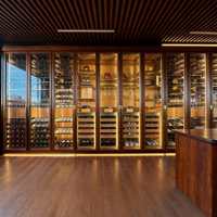 Nouveauté : Armoire à vin de luxe en métal avec éclairage LED et porte-bouteilles