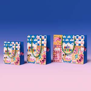 Bolsa de Compra de Ropa de Lujo Personalizada, Diseño Simple, Cartón Recubierto, Estilo Duradero y Clásico con Tarjeta Incluida - Product Image 3