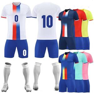 Service OEM en gros, ensembles d'uniformes de football rétro unisexes personnalisés, col en V, manches courtes, transfert thermique, imperméable, respirant, 100% - Product Image 1