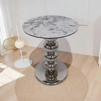 Table d'appoint d'angle mobile en pierre microcristalline et fer forgé, style moderne et luxueux, pour chevet ou salon