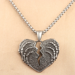 Pendentif en forme de cœur en acier inoxydable, design brisé, style punk pour hommes et femmes 231033 - Product Image 1