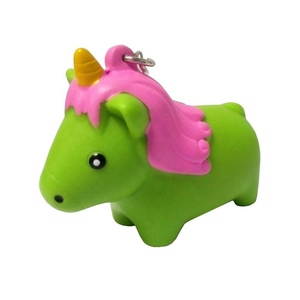 Porte-clés <span class=keywords><strong>licorne</strong></span> en plastique populaire porte-clés de <span class=keywords><strong>caca</strong></span> de nouveauté de dessin animé 3D - Product Image 4