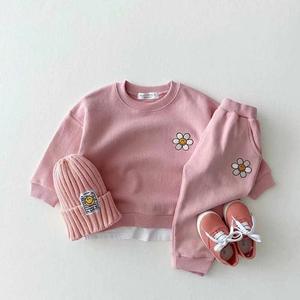 Ensemble de vêtements pour bébé en coton doux 100% avec broderie florale mignonne, design OEM - Product Image 5