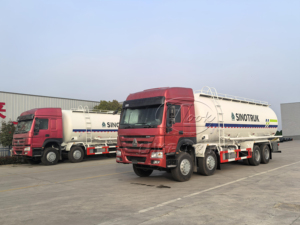 รถบรรทุก HOWO 8X4 35M3 สำหรับขนส่งวัสดุแบบเทกอง พร้อมระบบเป่าลมสำหรับขนถ่ายปูนซีเมนต์และผงแร่ - Product Image 4