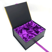 Emballage de luxe pour perruques, boîte noire avec fermeture magnétique, emballage rigide doublé de satin, boîtes cadeaux pour perruques avec insert en tissu satiné