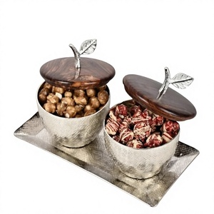 Juego de servir ecológico de latón con dos tazones con tapa en un bandeja decorativa para frutos secos y aperitivos, tazones de chocolate hechos a mano. - Product Image 1