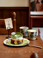 Tasse en céramique de porcelaine noire faite à la main en forme de bouche de cochon avec motif rose |   Tasse à café, thé et latte art sans poignée, résistante à la chaleur et écologique pour café