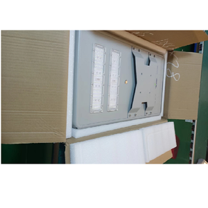 Lampadaire solaire LED 4 têtes 200W avec capteur de mouvement PIR, étanche IP65, construction en aluminium, sécurité routière, CRI 90 - Product Image 4