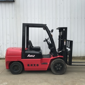 Montacargas Diésel de Segunda Mano de Alta Calidad, Hangzhou 3.5T, Mástil Hidráulico de Dos Etapas, Neumáticos Sólidos, Buen Estado de Funcionamiento - Product Image 5