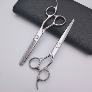 กรรไกรตัดผมมืออาชีพ 6.0 นิ้ว กรรไกรซอยผมสแตนเลส กรรไกรตัดผมแบบแบน สำหรับใช้ในร้านทำผม - Product Image 3