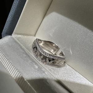 Anillo Curvo Vintage de Plata Pura S925 Wenchi, Diseño Personalizable de Lujo con Incrustaciones, Estilo Antiguo, Simple y Moderno - Product Image 5