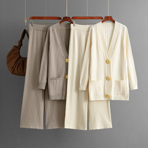 ชุดเซ็ต 2 ชิ้นสำหรับผู้หญิง เสื้อสเวตเตอร์และกางเกงขายาว ชุดเสื้อสเวตเตอร์ถักไหมพรมหนา ผู้ผลิตเสื้อผ้า - Product Image 2