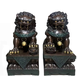 Ornamenti di leone in ottone e bronzo realizzati con il metodo di stampo a cera Fine. In coppia con forme di cucciolo di palla e leone. - Product Image 1