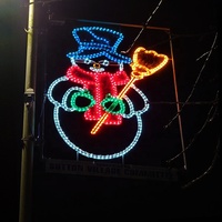 Lampadaire municipal à cadre en aluminium et décorations de Noël montées sur poteau, motif bonhomme de neige 2D, éclairage