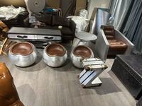 Luxuriöser Industrieller Retro-Aviator-Couchtisch mit Kühlfunktion aus Kunstleder für Hotel, Gastronomie und Parknutzung